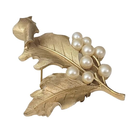 Trifari Crown Over T Gold Tone Faux Pearl Leaf Brooch, Signed - Picture 3 of 7